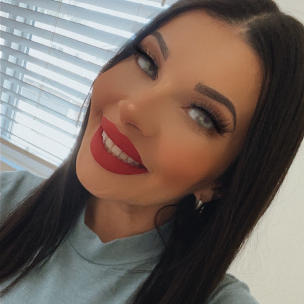 Meet your Posher, Em
